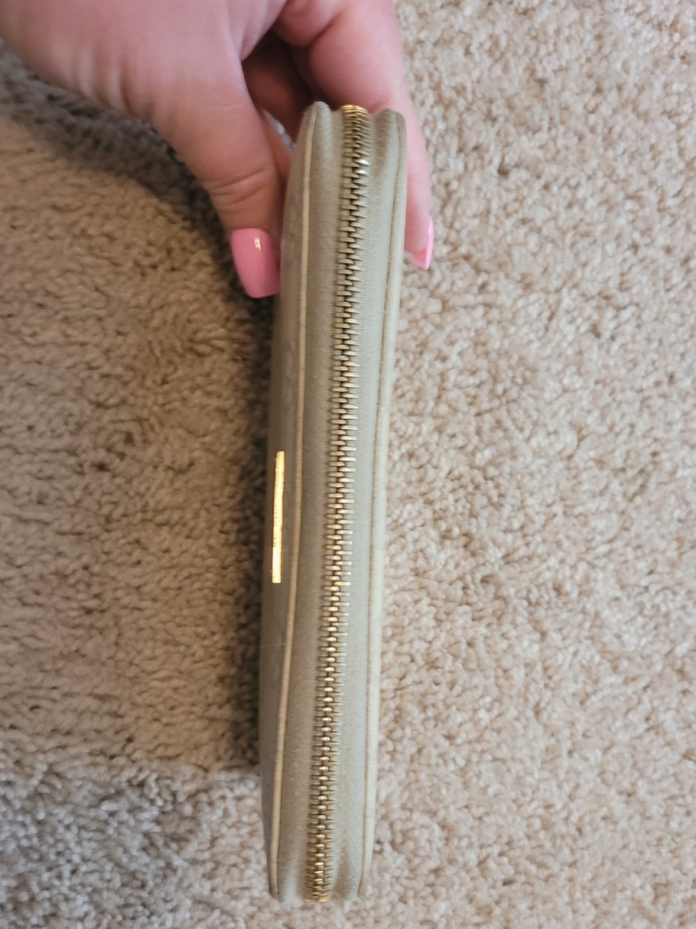 Gucci Beige Guccissima Leather
Zip-Around Wallet - Picture 8 of 15